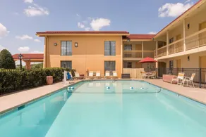 Baymont by Wyndham Greenville Woodruff Rd - Piscina