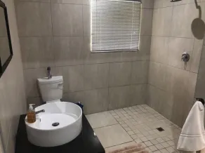 Big "5" Guesthouse - Bathroom