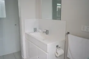Wallaby Hotel - Bathroom