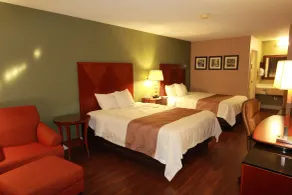 Quality Inn & Suites near Robins Air Force Base - Chambre