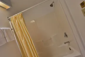 Nittany Budget Motel - Bathroom
