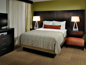 Staybridge Suites Dearborn by IHG - Chambre