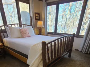 Four Mounds Inn - Room