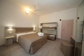 Hotel Lux - Habitación
