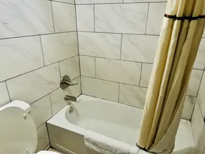 Travel Inn Bristol near State St - Bathroom