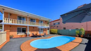 Blue Diamond Motor Inn - Pool