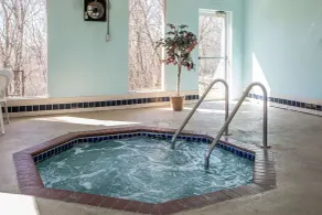 Quality Inn & Suites West Bend - Piscine