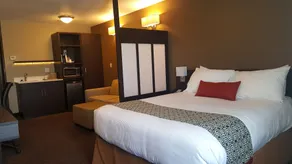 Microtel Inn & Suites by Wyndham Whitecourt - Zimmer