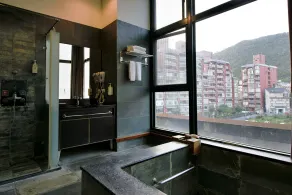 Muen Hot Spring Hotel - Bathroom