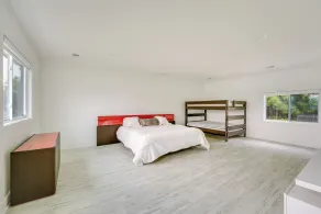 Waterfront Evart Getaway w/ Fire Pit on 82 Acres! - Interiør