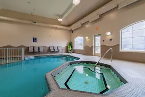 Days Inn & Suites by Wyndham Brandon - Piscine
