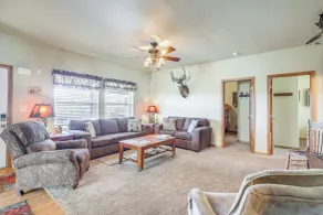 Cozy Ski Cabin w/ Deck Near Taos Ski Valley! - Innenbereich