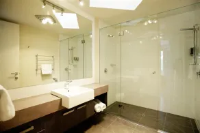 Tindarra Resort - Bathroom