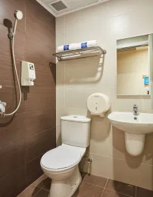 ibis budget Singapore West Coast - Bathroom