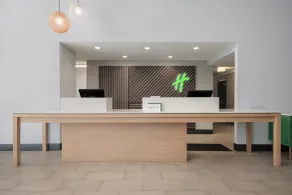 Holiday Inn Victoria - Elk Lake by IHG - Rezeption