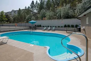 Travelodge by Wyndham Kamloops Mountview - Piscine