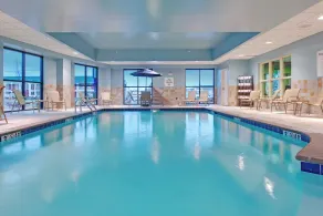 Holiday Inn Express & Suites Covington by IHG - Piscina