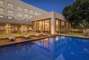 Courtyard by Marriott Tiruchirappalli - Piscina