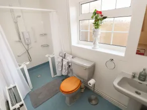 13 Lyndhurst Avenue - Badezimmer