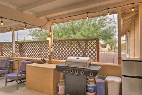 Patio + Pool Table: 'Kick Back Corral' in Phoenix! - Interiør