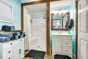 1 Mi to Lake Arbutus: Pet-friendly Home w/ Games - Interni