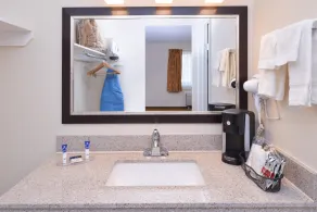 Americas Best Value Inn Plattsburgh - Salle de bain