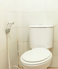 Hotel O Mekar Guest House Syariah - Bathroom