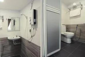 Room V Jalan Megat by SECOM - Bathroom