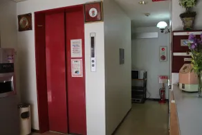 Hotel Beaver 2 - Interior entrance
