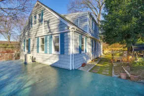 3 Mi to Downtown: Spacious White Plains Home - Interior