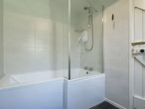Little Week Cottage - Bathroom