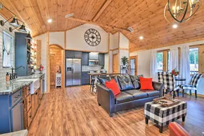 Modern Broken Bow Cabin: Large Deck, BBQ & Pergola - Interiör