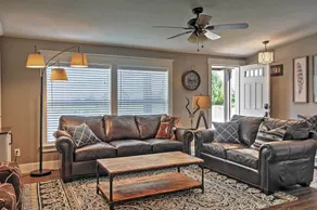 Rustic Chic Home: 10 Mi to Otter Creek State Park! - Innenbereich