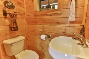 CHEROKEE SUNRISE LODGE Apartment 4 NEVAEH CABIN RENTALS - Badezimmer