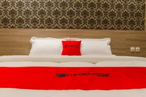 RedDoorz Plus @ Dipatiukur - Room