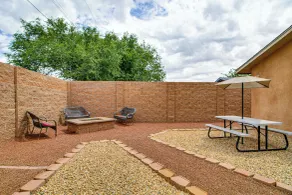 Walk to Park + Playground! ABQ Home w/ Fire Pit - Interiör