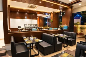 The Altruist Andheri Hotel - Restaurant