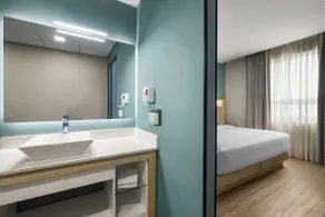 Wyndham Garden Saltillo - Bathroom