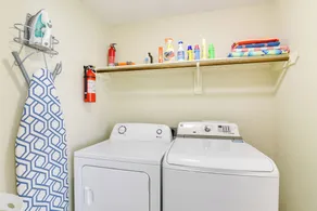 Galloping Seahorse Seabrook Home ~ 4 Mi to Nasa! - Interior