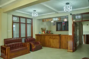 Peak Hotel & Safaris - Reception