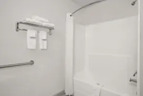 Days Inn by Wyndham Greensboro NC - Salle de bain
