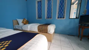RedDoorz Syariah At Jl Pangeran Hidayatullah Cianjur - Habitación
