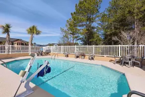 Travelodge by Wyndham Perry National Fairgrounds Area I-75 - Piscine