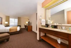 Comfort Inn & Suites Riverview near Davenport and I-80 - Zimmer