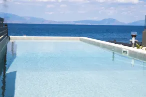 Theros Suites - Piscina