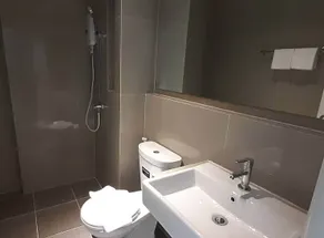 Dhanakarn5 Hotel - Baño