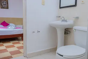 OYO Hotel Marías,Aeropuerto Internacional de Chetumal - Bathroom