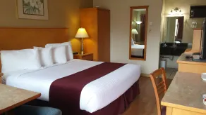 Canadas Best Value Inn & Suites-Vernon - Chambre