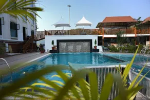 KING'SWAY Hotel & Resort - Piscina