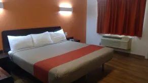 Motel 6-Clovis, NM - Room